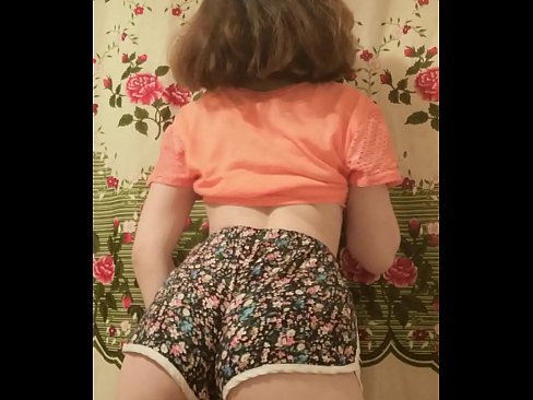 ❤️ Jeune fille sexy se déshabillant devant la caméra. ❤️ Vidéo de baise at us ️❤