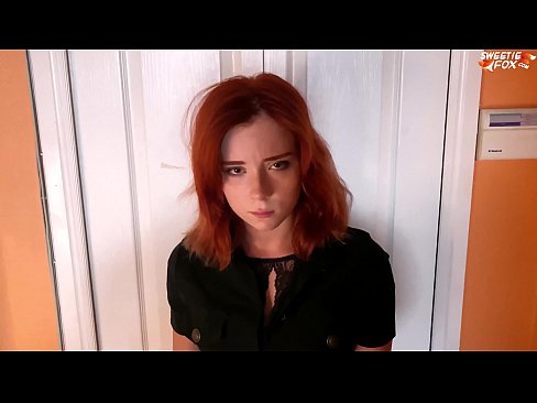 ❤️ Un agent de sécurité punit une jolie femme pour un vol à l'étalage - Cum In Mouth ❤️ Vidéo de baise at us ️❤