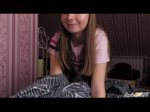 ❤️ Une blonde suce profondément son meilleur ami et reçoit du sperme dans la bouche. ❤️ Vidéo de baise at us ️❤