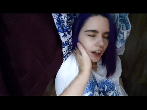 ❤️ J'ai trouvé ma soeur dans le placard et je l'ai aidée à jouir. ❤️ Vidéo de baise at us ️❤